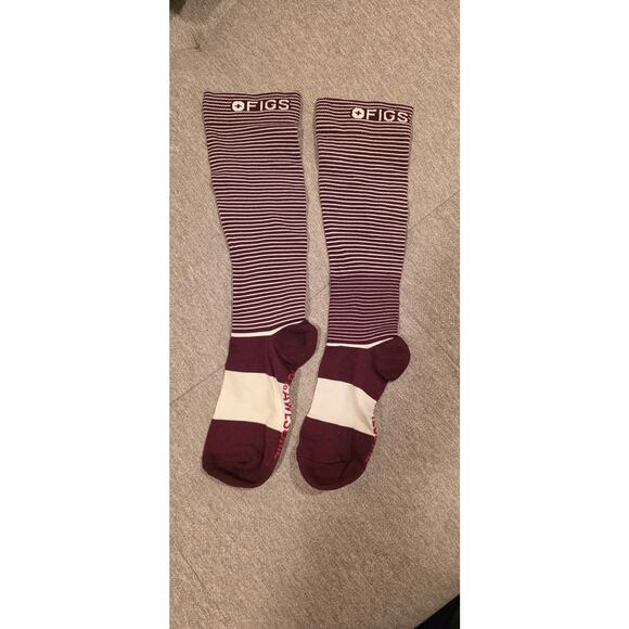 FIGS DoubleStripe Burgundy Compression Socks Size M NWOT/Flaw - Picture 2 of 5